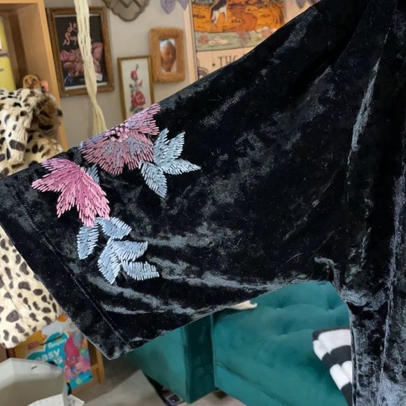 Billy T Velvet robe, duster, embroidered, floral, floral embroidery - Picture 11 of 14